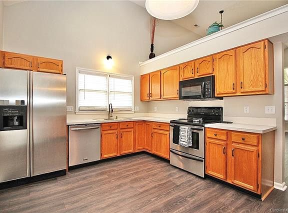 5th image of 8711 Tamarron Dr