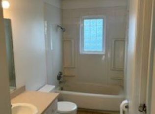 1927 Heatherwood Dr, Lawrence, KS 66047