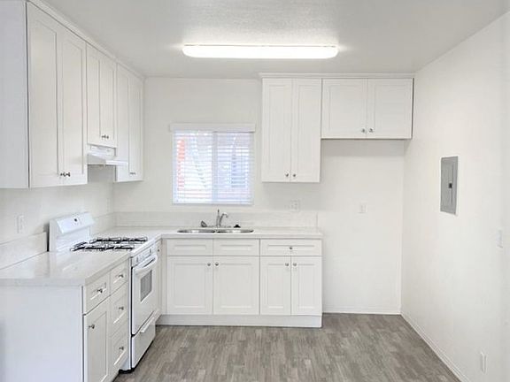 4th image of 574 W 21st St #9831213