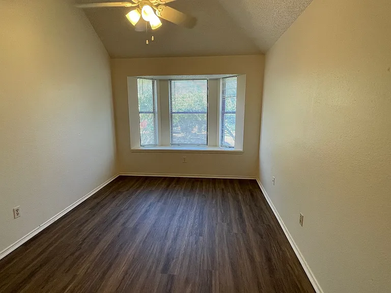 923 Simon Dr — Photo 23