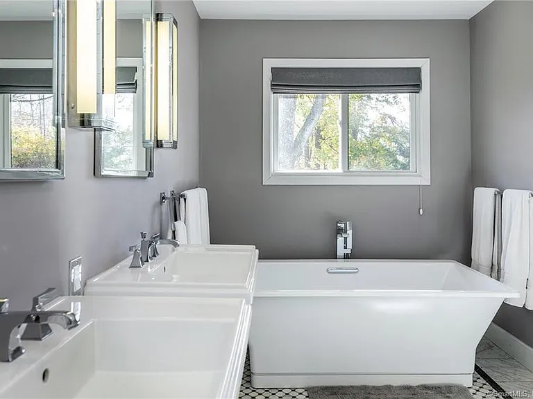 321 W Shore Rd — Photo 17