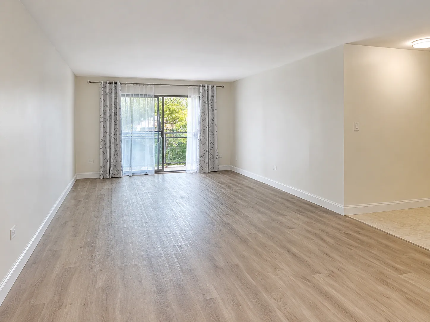 2 bed, 1300 sqft, $2,550 — Photo 4