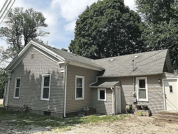 2nd image of 742 Walnut St