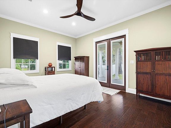 5th image of 249 E Intendencia St