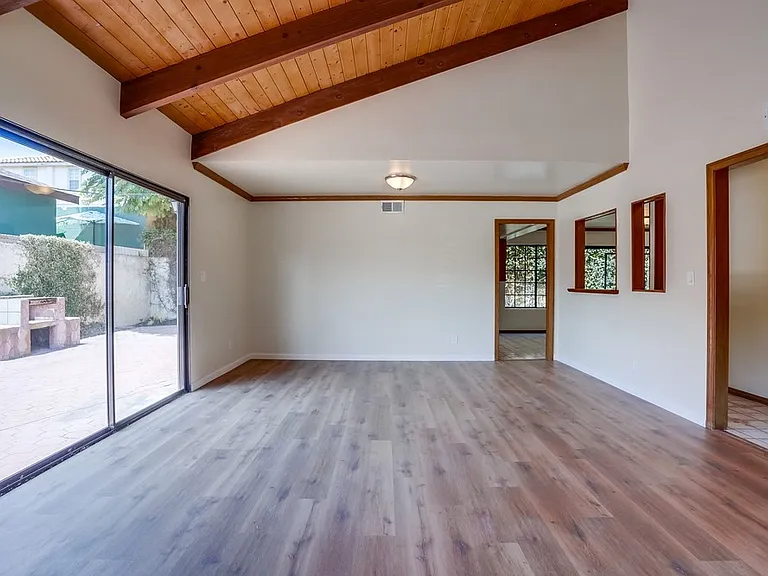 1307 Mackay Ln — Photo 4
