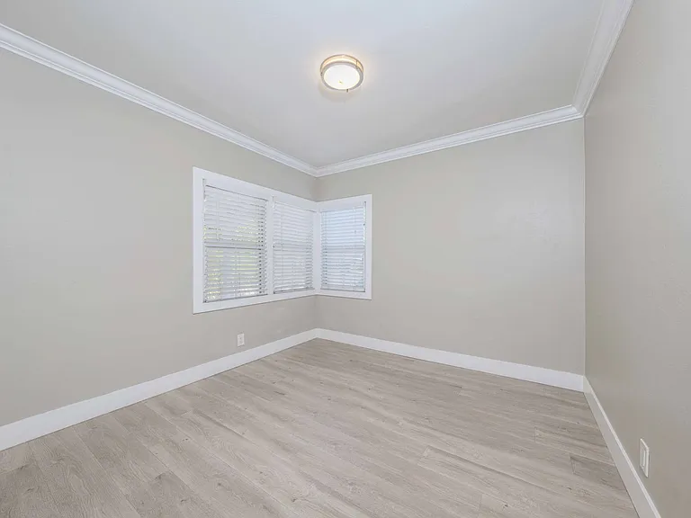 1817 E Morava Ave — Photo 25