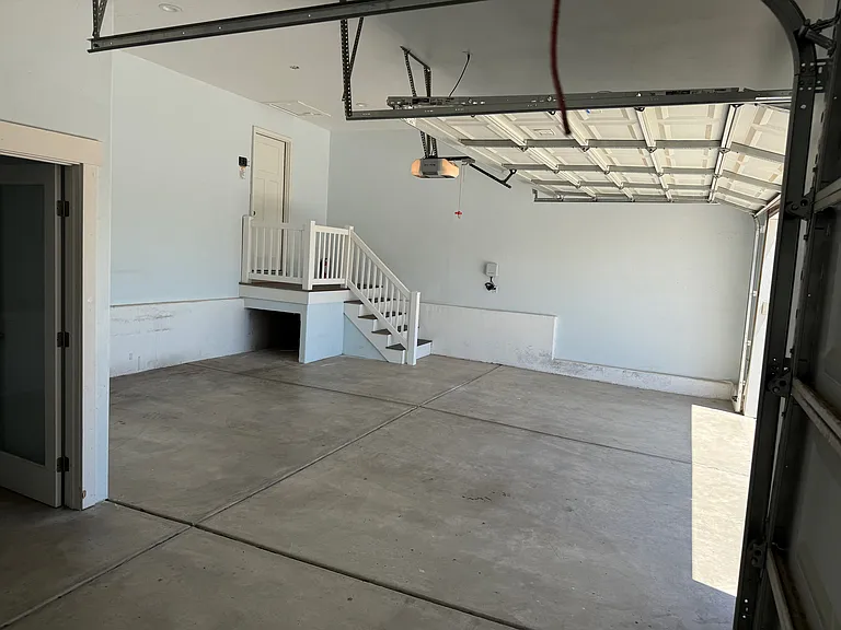 2156 W Thomas St — Photo 33