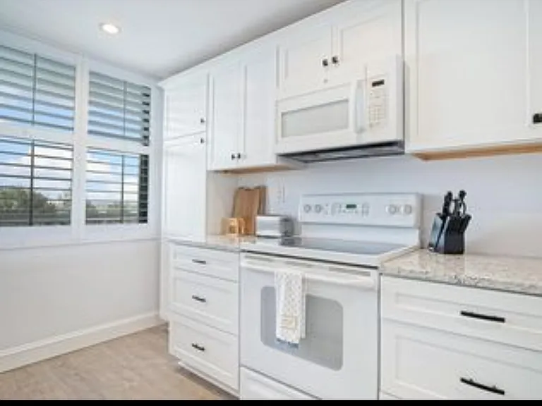 10600 S Ocean Dr #209 — Photo 43
