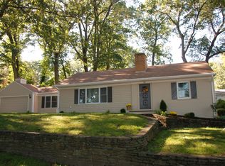 33 Dean Pkwy, Cranston, RI 02920