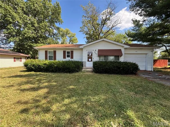 128 Freedom Dr, Belleville, IL 62226