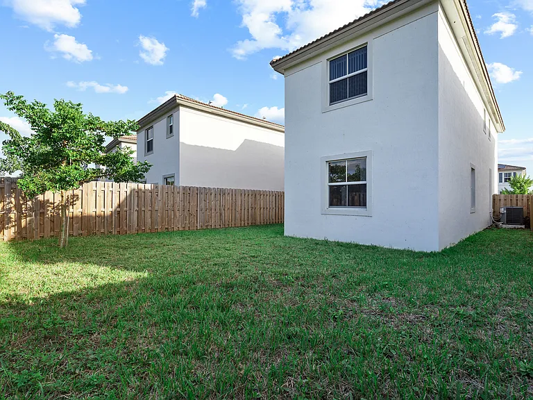 2405 NW 131st Cir — Photo 31