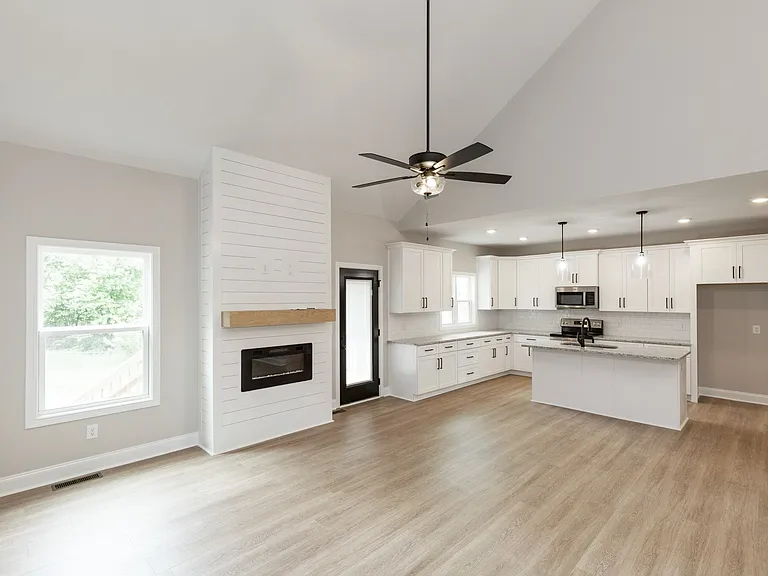 218 Copeland Rd — Photo 2