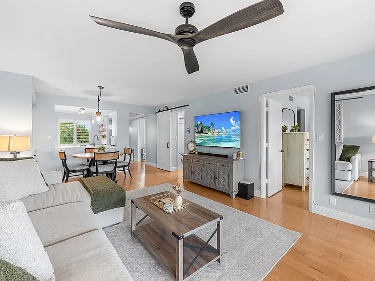 149 Palm Dr #18 — Photo 12