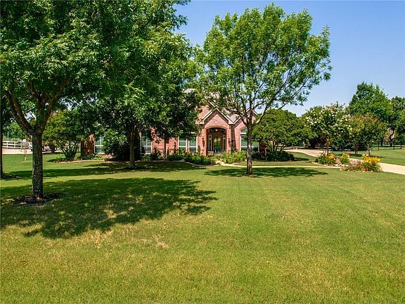 3rd image of 3443 Twin Lakes Dr