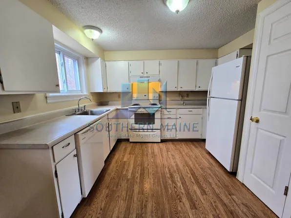 11 Village Dr #1, Manchester, ME 04351