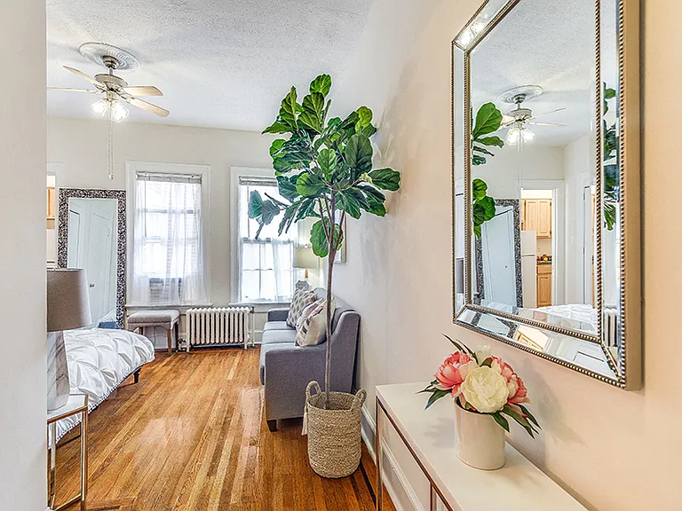 Studio apartment (staged)