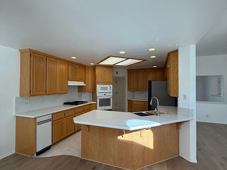 2441 Iron Ridge Ct — Photo 11