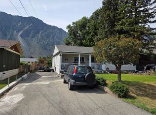 621 10th Ave, Keremeos, BC V0X 1N3