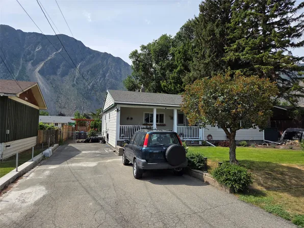 621 10th Ave, Keremeos, BC V0X 1N3