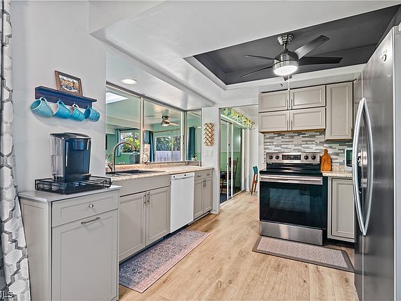 4th image of 530 SE 34th Ter