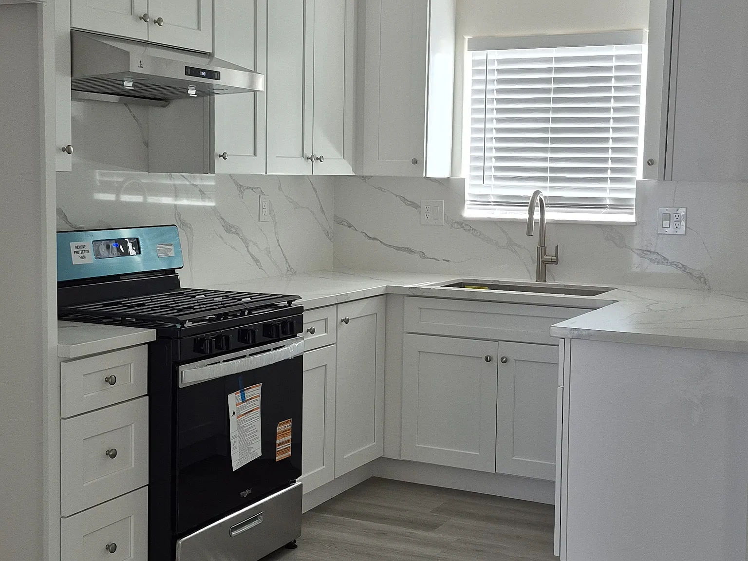 2 bed, 795 sqft, $2,500 — Photo 2