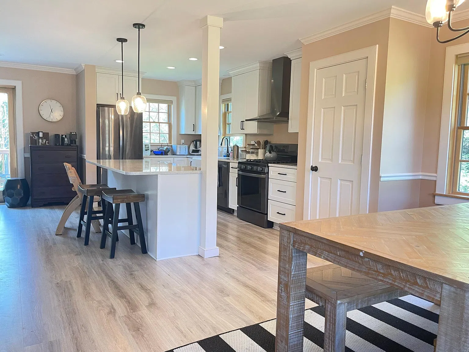 285 Riverview Dr — Photo 3