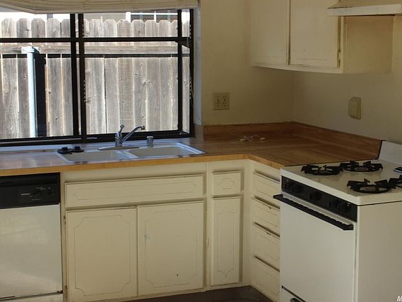 3rd image of 8133 Canyon Oak Dr