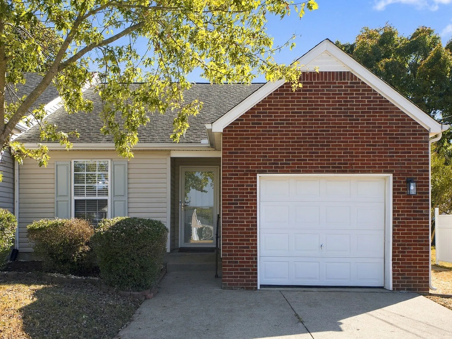2 bed, 1071 sqft, $1,695 — Photo 1
