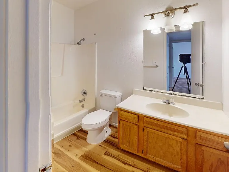 2810-Vail-Ave-SE-Unit-D-Bathroom_08162026