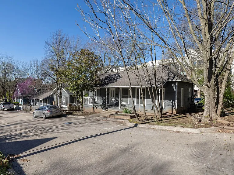 349 N Rollston Ave — Photo 28