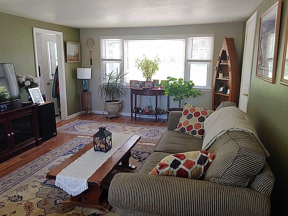 5th image of 4 River Ln