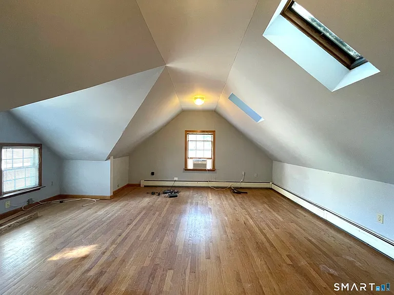 540 Whitney Ave #4 — Photo 2