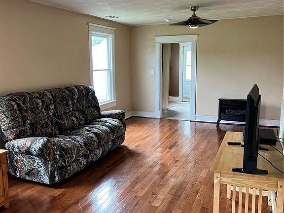 3rd image of 14 B Ave