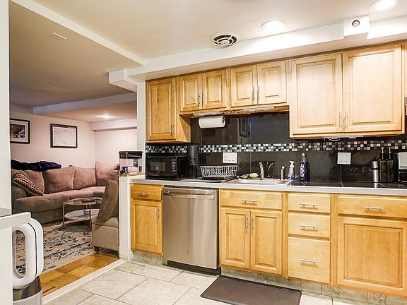4th image of 2215 Green St APT A1