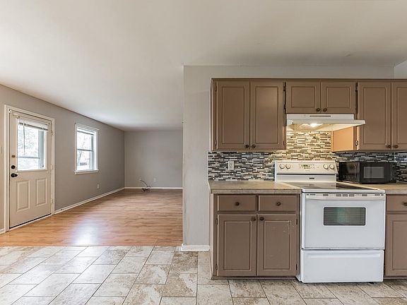 2nd image of 4405 Beach Ball Dr