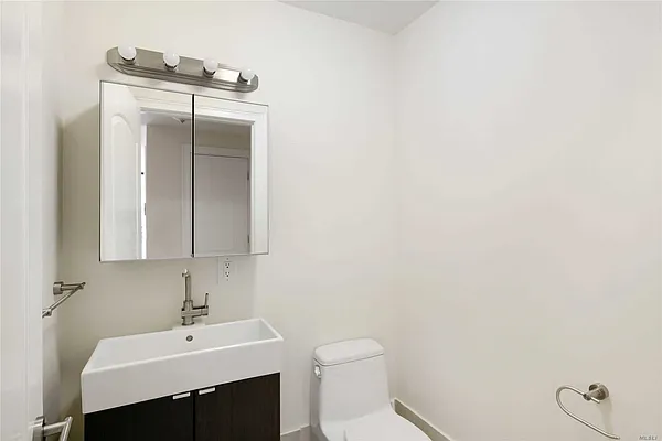 Sold by Chase Global Realty Corp | media 21