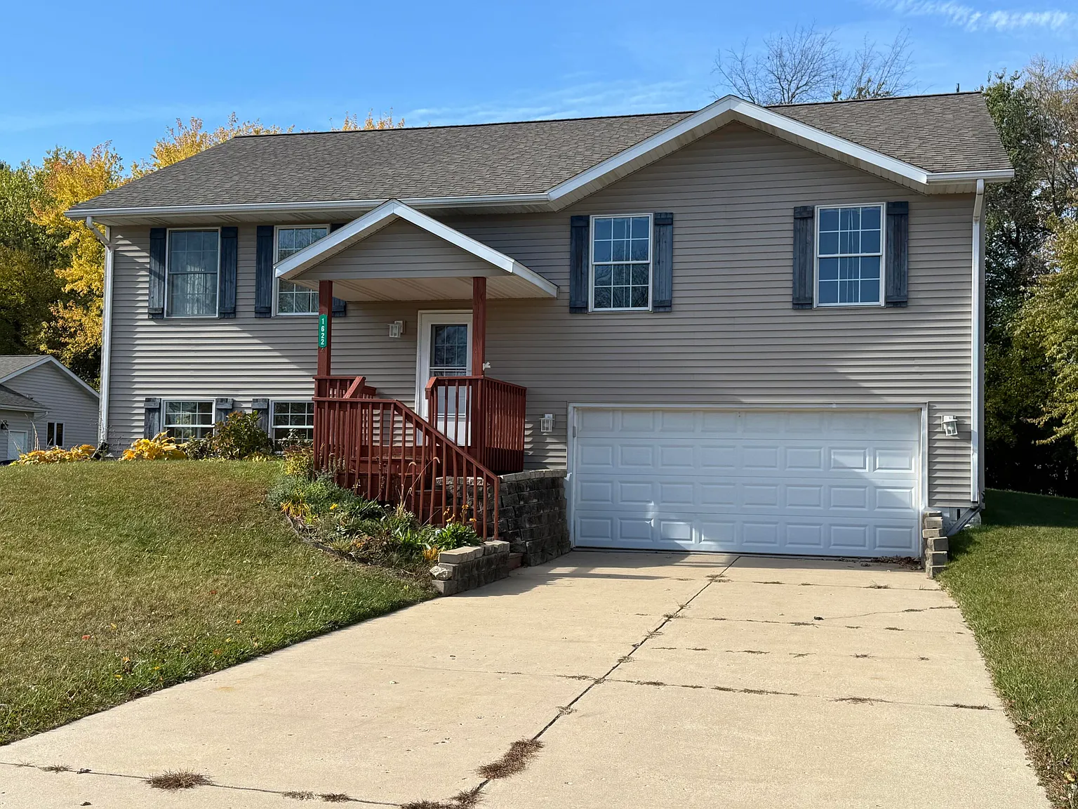 1622 N Circle View Ln photo 1