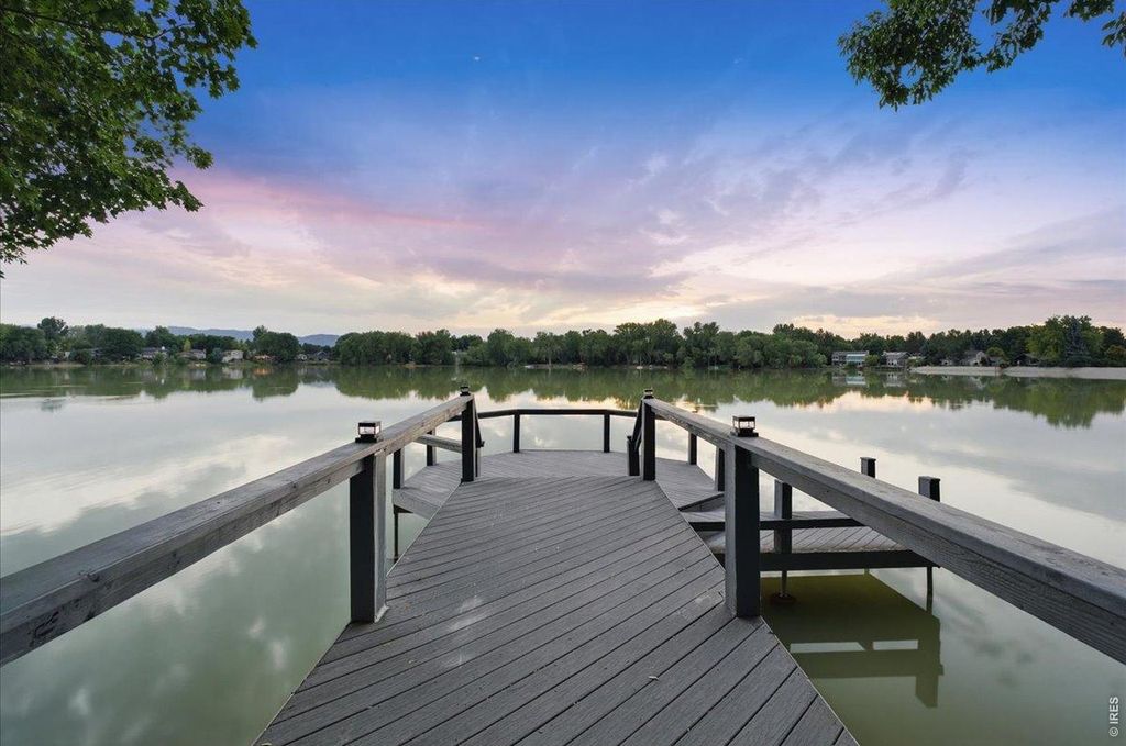 1812 Lakeshore Cir