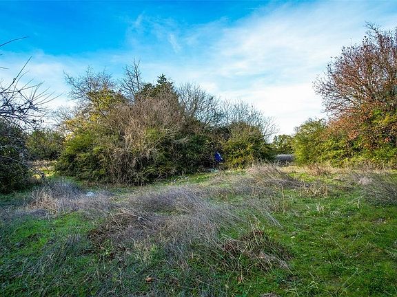 2nd image of 800 N Prairie Creek Rd