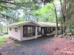 209 Hillside Dr, Lords Valley, PA 18428