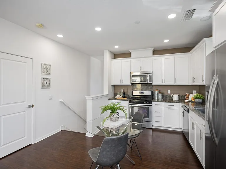 912 El Paseo — Photo 11