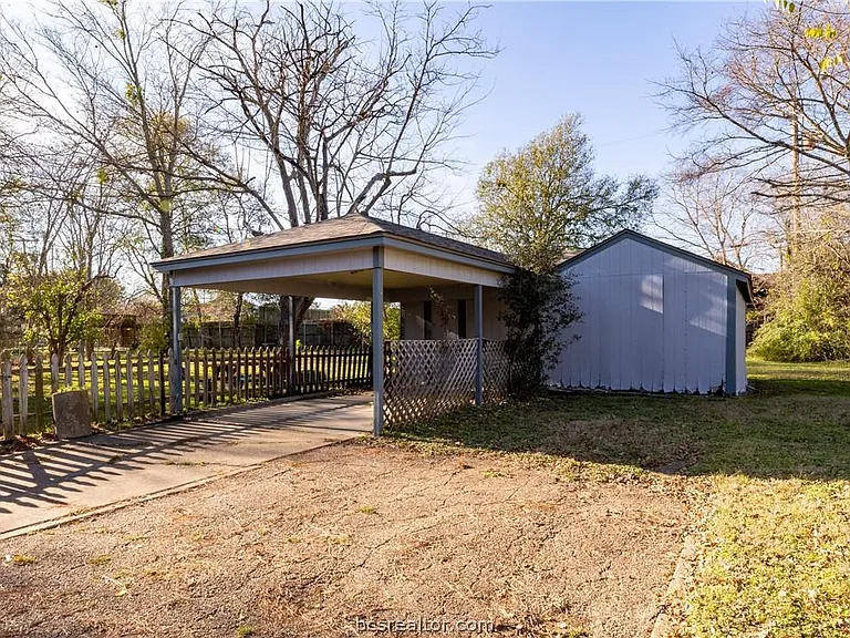 704 Edgemore Dr — Photo 28