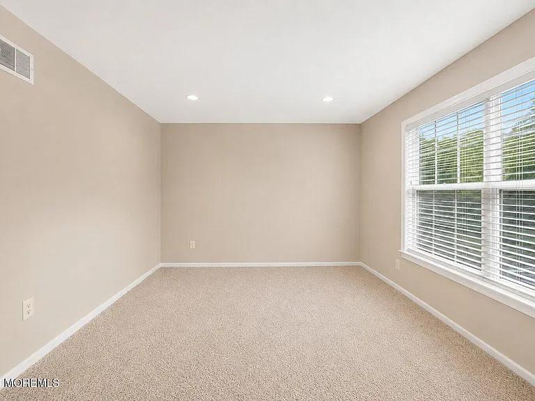 14 Heathrow Ct — Photo 36