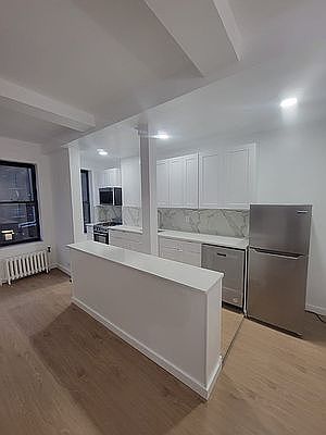 1st image of 211 E 35th St #2