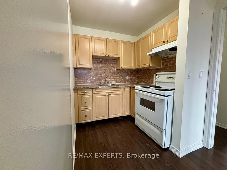 5 Ferndale Dr N #2 — Photo 4