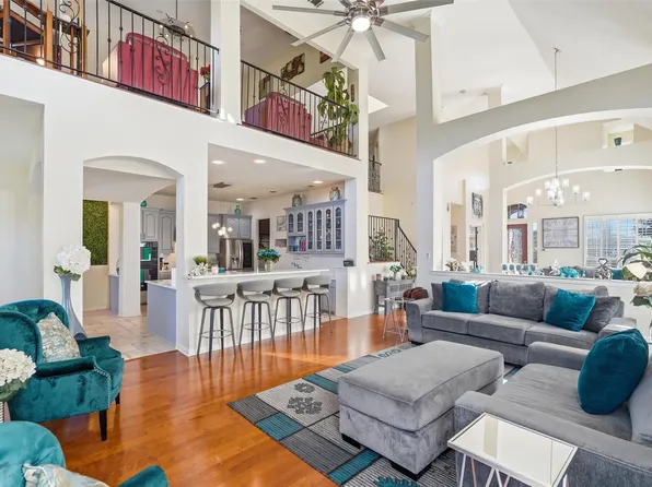 645 Ten Mile Dr, Desoto, TX 75115