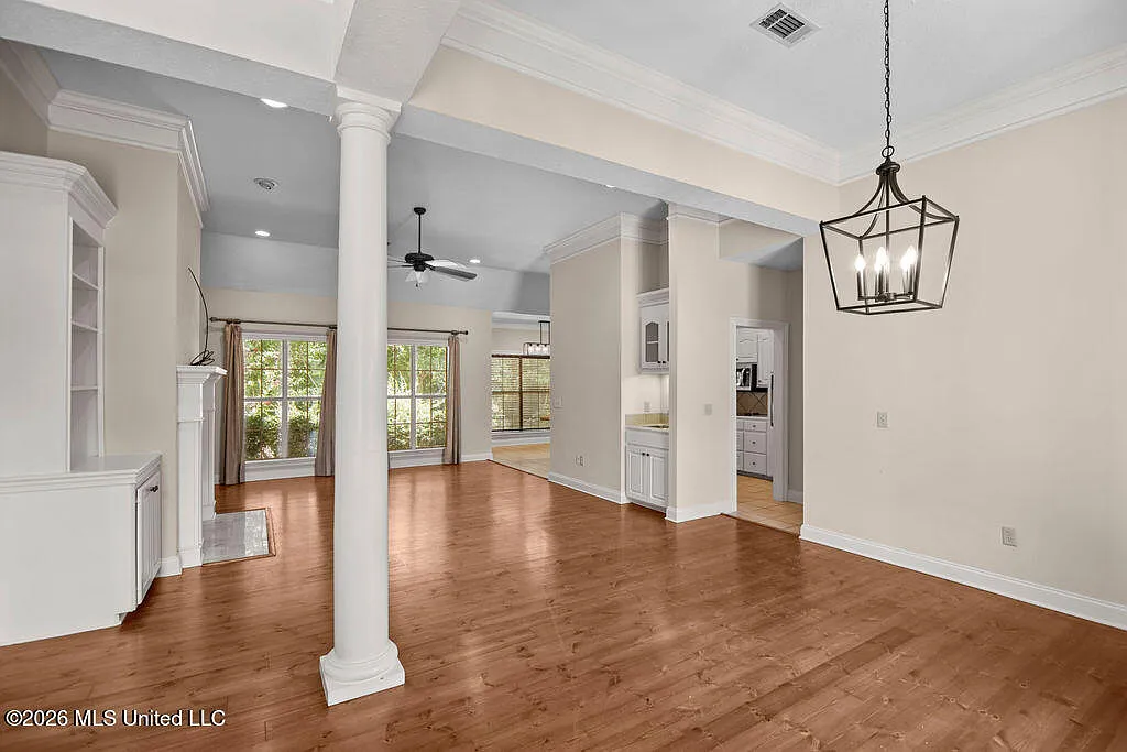 3 bed, 2.0 bath, 2060 sqft, $2,800 — Photo 3