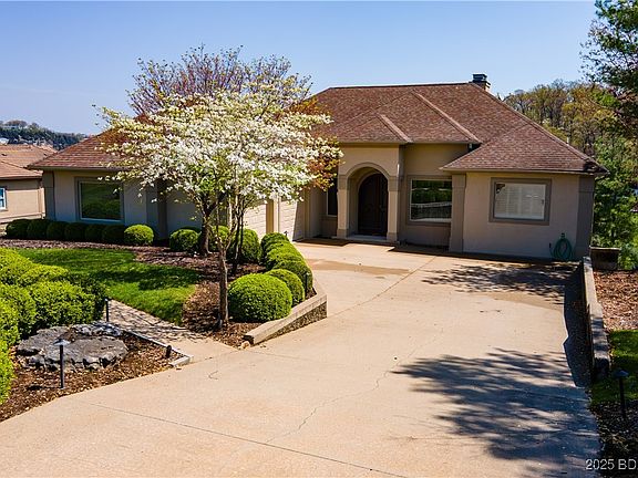 3rd image of 126 Muirfield Ct