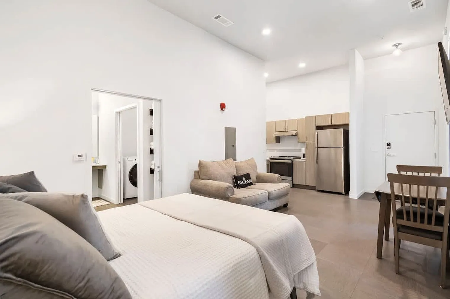 1 bed, 1.0 bath, 699 sqft, $3,508 — Photo 1