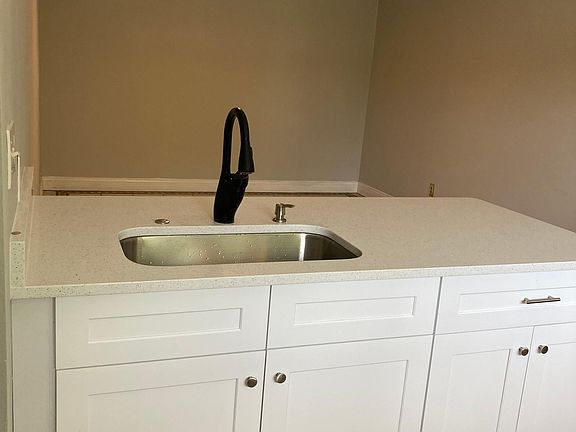 4th image of 7608 Skyview Dr